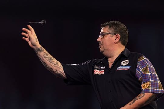 Steht nach dem Sieg über Rob Cross im WM-Viertelfinale: Gary Anderson in Aktion.