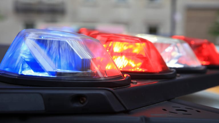 Die Signallichter eines US-Polizeifahrzeugs (Symbolbild): Im Bundesstaat Ohio starb ein Mädchen durch Schüsse ihres Vaters.