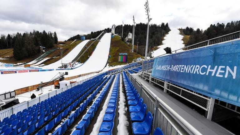 Am Ruhetag der Tournee wurde im Stadion in Garmisch-Partenkirchen das Neujahrsspringen vorbereitet.