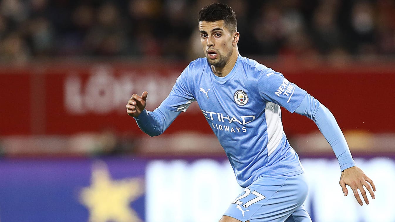 Joao Cancelo: Der Star-Verteidiger von Manchester City wurde in seinem eigenen Haus verletzt und ausgeraubt. Joao Cancelo: Der Star-Verteidiger von Manchester City wurde in seinem eigenen Haus verletzt und ausgeraubt.