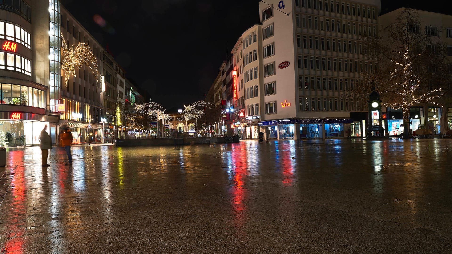 Weihnachtliche menschenarme Innenstadt in Hannover (Symbolbild): Mehrere nicht angemeldete Versammlungen wurden am Donnerstag von der Polizei aufgelöst.