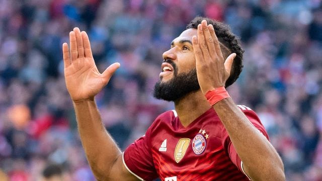 Bayern-Profi Eric Maxim Choupo-Moting klagte über Knie-Schmerzen.