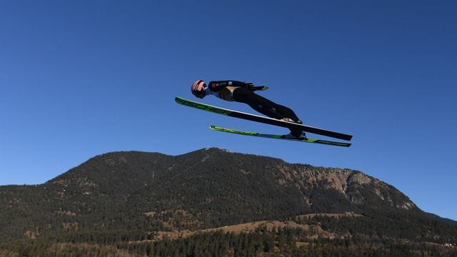 Skispringer Karl Geiger möchte gerne die Vierschanzentournee gewinnen.