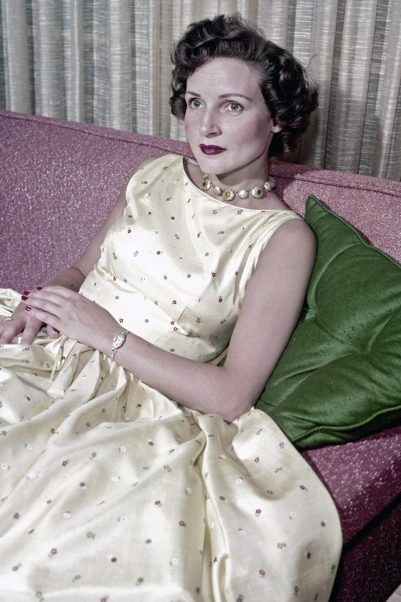1949 bekam sie dann ihre eigene Talkshow: "Hollywood on Television".
