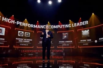 AMD-Chefin Lisa Su bei der CES-Präsentation: AMD will Intel weiter in die Enge treiben.