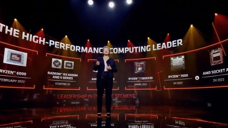 AMD-Chefin Lisa Su bei der CES-Präsentation: AMD will Intel weiter in die Enge treiben.