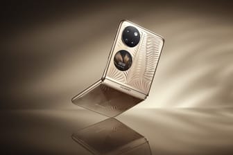 Das Huawei P50 Pocket in der goldenen Premium Edition