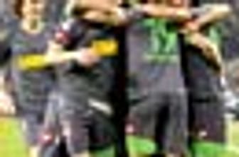 Borussia Mönchengladbach bejubelt einen Hanke-Treffer beim Sieg beim 1. FC Köln.