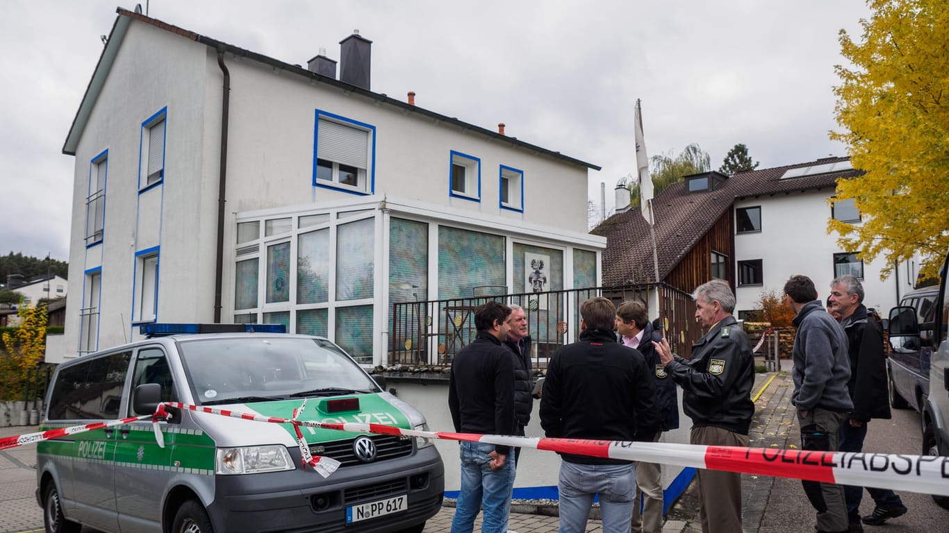 Die Wohnung eines Reichsbürgers aus Georgensgmünd: Bei der Durchsuchung der Wohnung eröffnete der Mann das Feuer auf die Polizisten und verletzte einen Beamten tödlich.