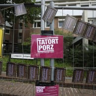 Eine Postkarte des Bündnisses "Tatort Porz", das den Prozess gegen den CDU-Politiker Hans-Josef Bähner begleitet: Der 74-Jährige wurde zu dreieinhalb Jahren Haft verurteilt.