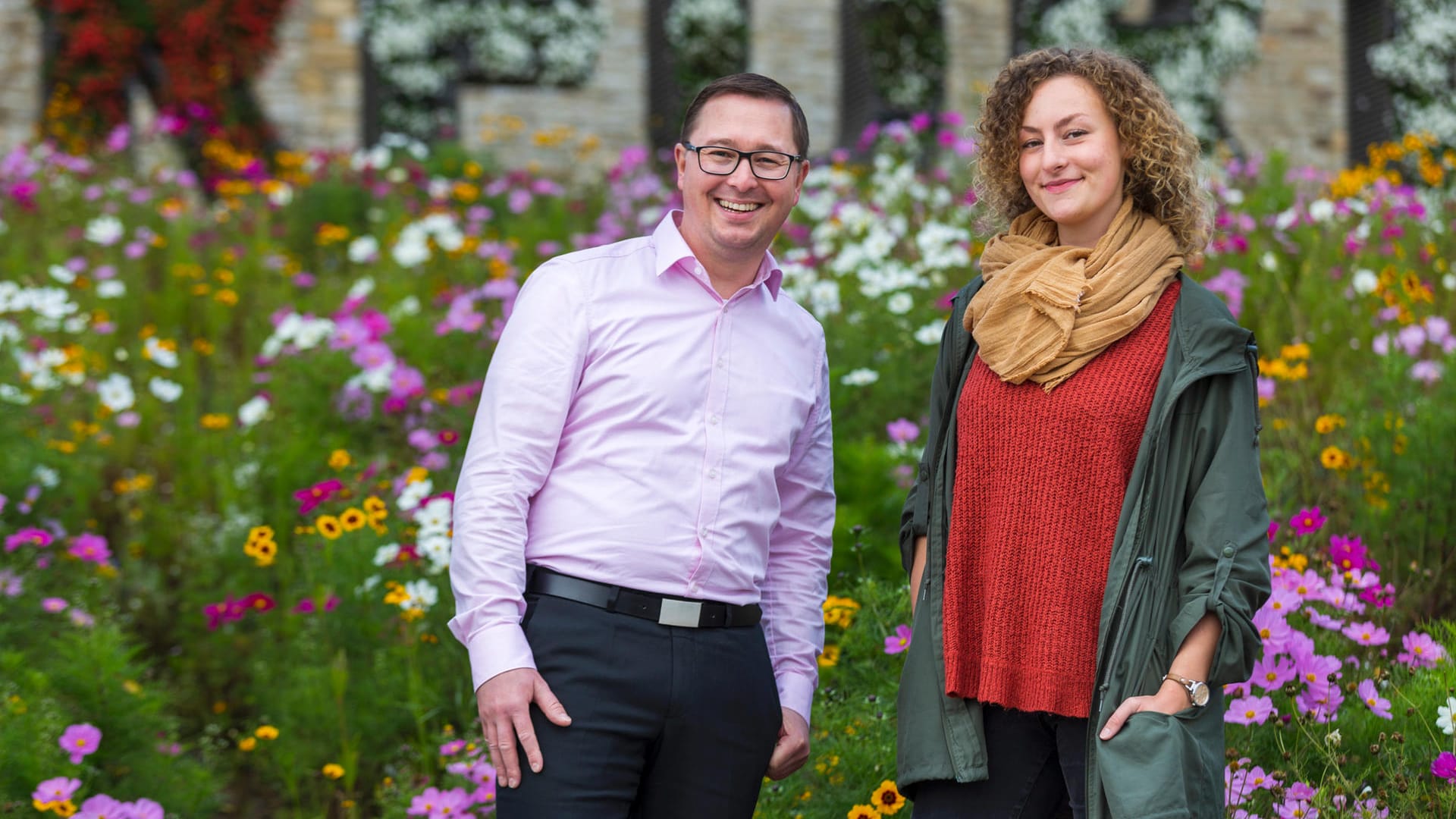 Sebastian Schillig und Josefine Steingräber vom Erfurter SpendenParlament: Mit t-online haben sie über ihr ehrenamtliches Engagement gesprochen.