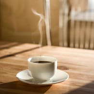 Kaffeetasse: Heiß aufgebrühter Kaffee kann bis zu 8 Cent an Energiekosten verursachen. (Symbolbild)
