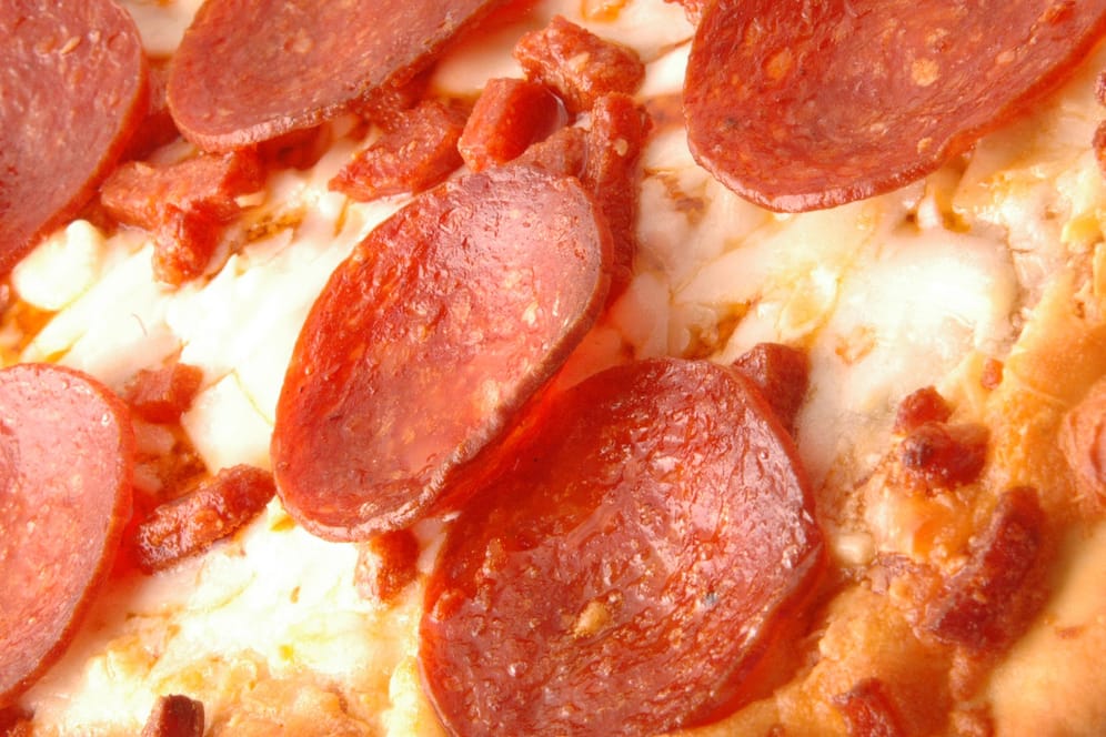 Pizza: Wer eine Tiefkühlpizza im Ofen aufbackt, verbraucht bis zu 2 kWh an Energie.(Symbolbild)