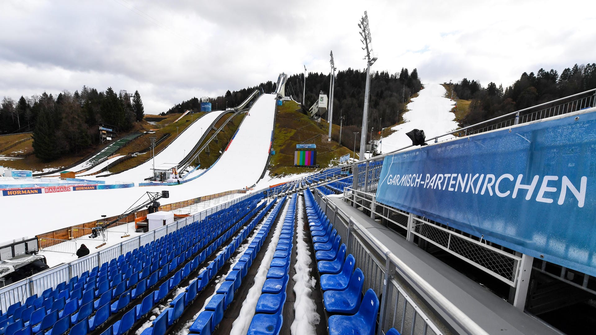 Das Neujahrsspringen in Garmisch-Partenkirchen wird vor leeren Rängen stattfinden.