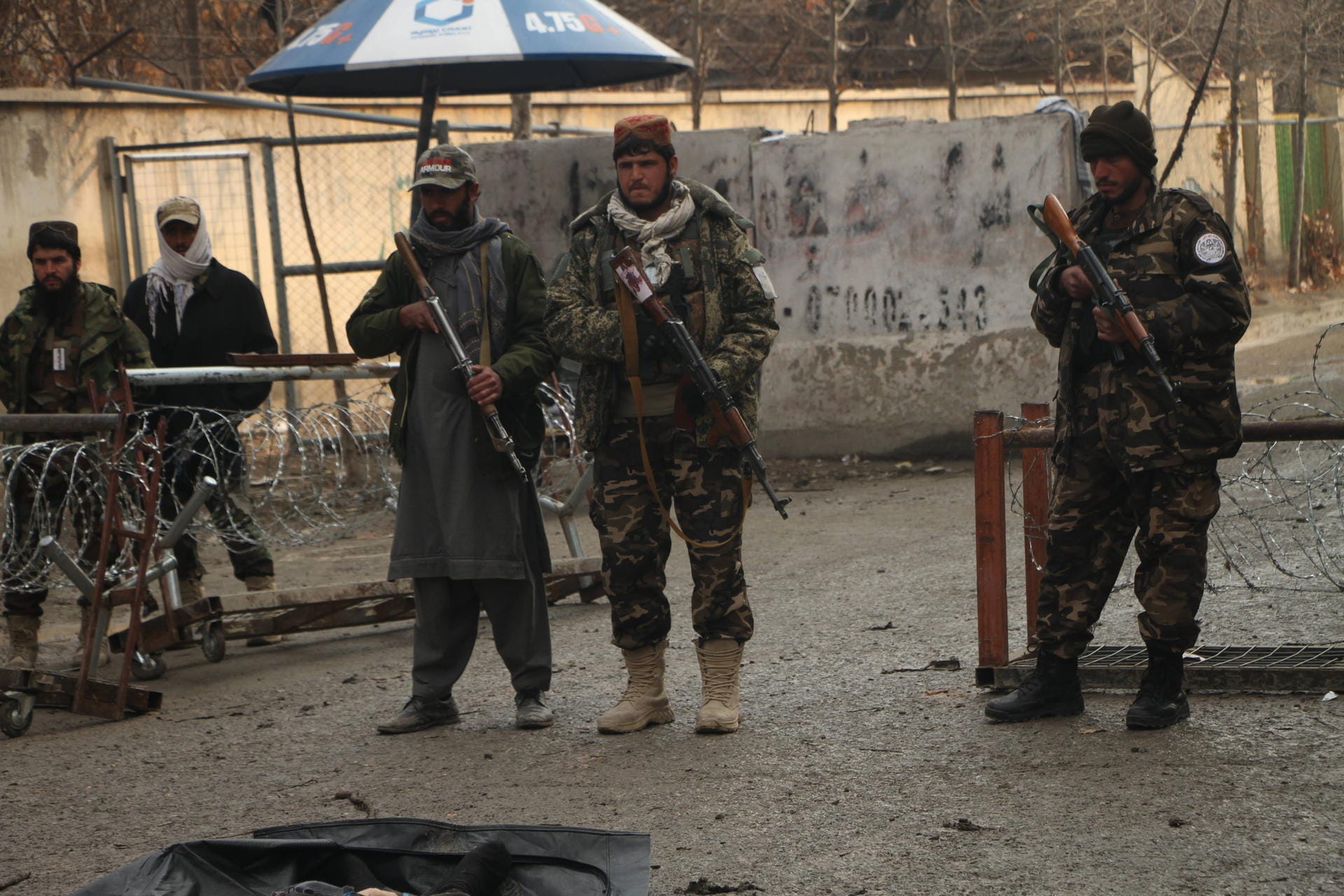 Taliban in Kabul: Seit der Machtübernahme versuchen Tausende Menschen, Afghanistan zu verlassen.
