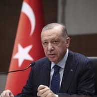 Der türkische Präsident Recep Tayyip Erdoğan (Archivbild): Nach hohen Lebensmittelpreisen steigen in der Türkei nun auch die Energiepreise deutlich.