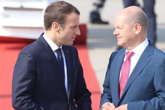 Emmanuel Macron und Olaf Scholz: Während Frankreichs Präsident auf Atomenergie setzt, hat die Bundesregierung ihren Ausstieg beschlossen. (Archivfoto)