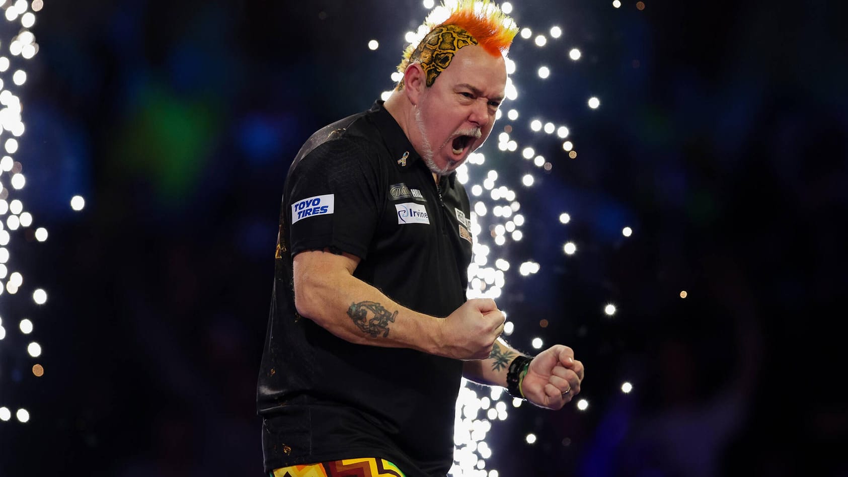 Peter Wright brüllt seine Freude raus: Der Schotte entging haarscharf dem Viertelfinal-Aus.