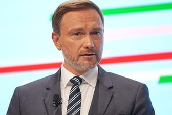 FDP-Chef Christian Lindner bei einer Pressekonferenz: Der Finanzminister hat massive Steuererleichterungen angekündigt.