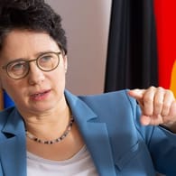 Marion Gentges (CDU), Justizministerin von Baden-Württemberg, spricht (Archivbild): Geflüchtete stellen vermehrt Asylanträge, obwohl sie bereits in anderen Ländern anerkannt sind.