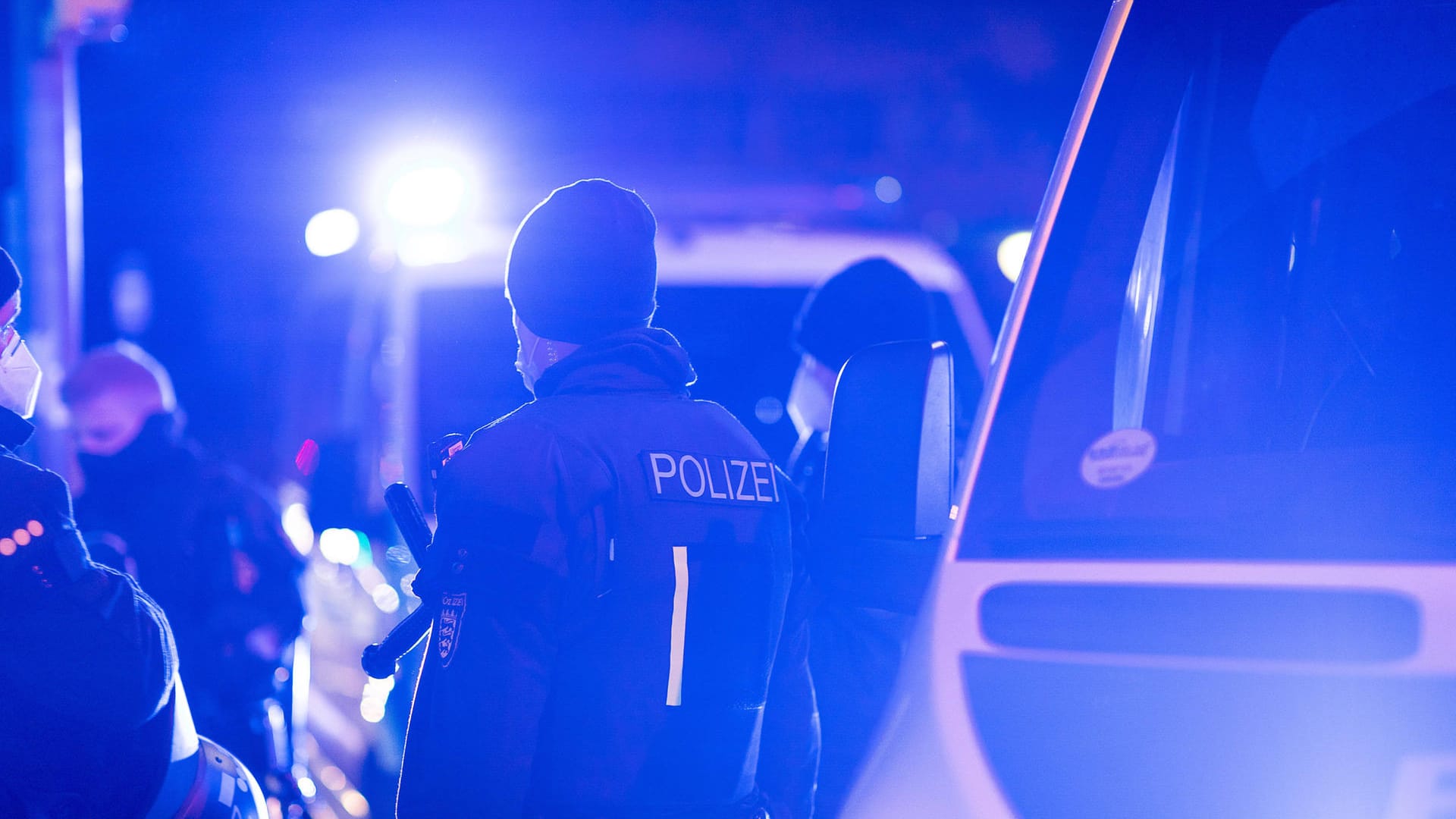 Eine Polizei im Einsatz (Symbolbild): Im Ländle hat es 2021 erneut rechtsextreme Gewalttaten gegeben. Eine Polizei im Einsatz (Symbolbild): Im Ländle hat es 2021 erneut rechtsextreme Gewalttaten gegeben.