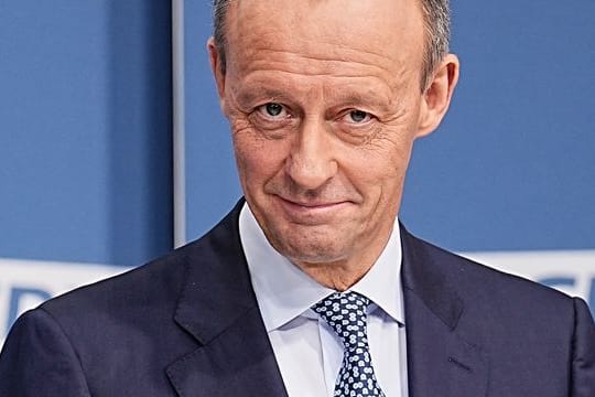 Den designierten CDU-Chef Friedrich Merz wird es freuen: Die Union kommt in einer Umfrage näher an die SPD.