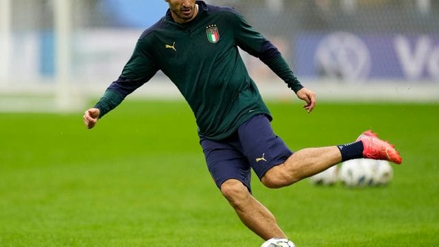 Chiellini ist zu Beginn der Team-Vorbereitung positiv auf Covid-19 getestet worden.