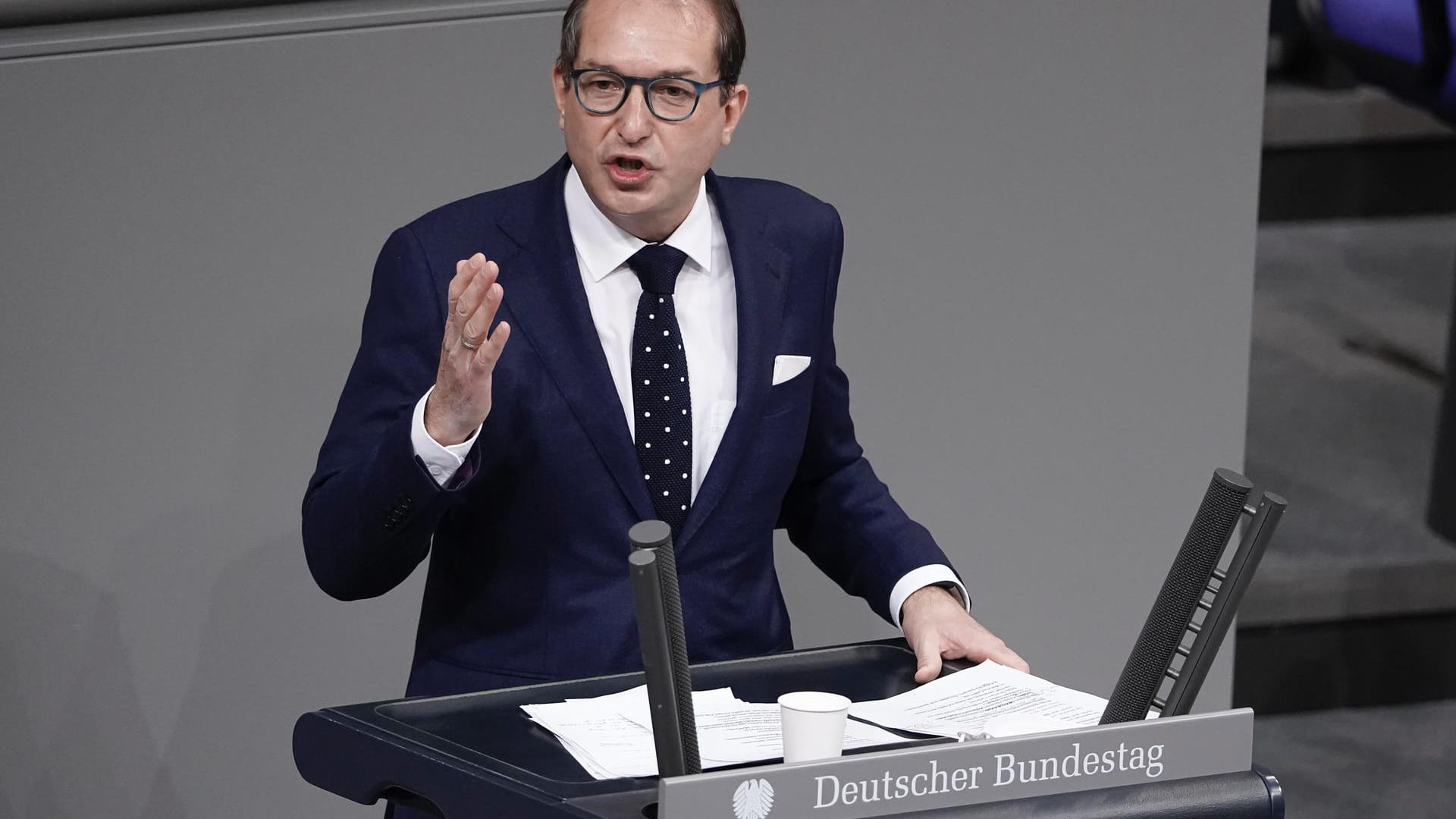 Alexander Dobrindt: Der CSU-Landesgruppenchef will Rentner entlasten. Alexander Dobrindt: Der CSU-Landesgruppenchef will Rentner entlasten.