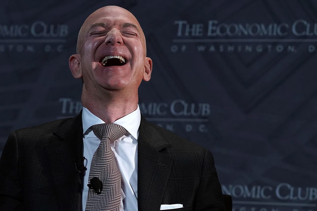 Jeff Bezos: Der Amazon-Gründer feierte an Silvester eine Disco-Party.