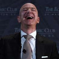 Jeff Bezos: Der Amazon-Gründer feierte an Silvester eine Disco-Party.