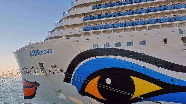 Das Kreuzfahrtschiff "Aida Nova" im Kreuzfahrtterminal in Lissabon.