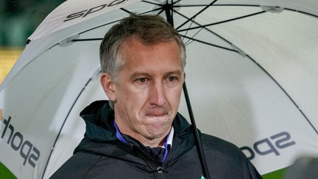 Bremens Sportdirektor Frank Baumann sagte das Trainingslager kurzfristig ab. Bremens Sportdirektor Frank Baumann sagte das Trainingslager kurzfristig ab.