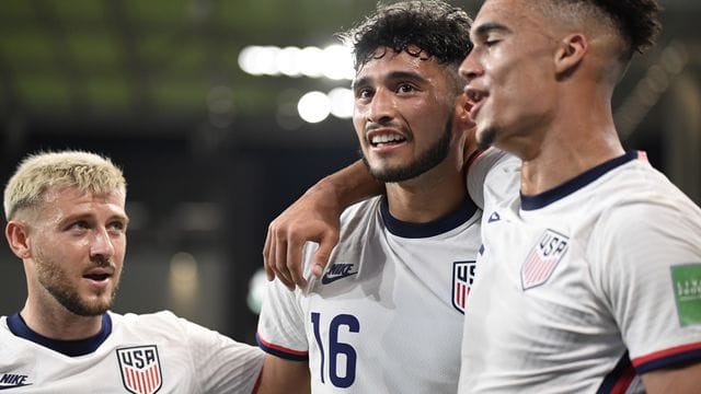 Der US-Amerikaner Ricardo Pepi (M) soll vor einem Wechsel zu Augsburg stehen. Der US-Amerikaner Ricardo Pepi (M) soll vor einem Wechsel zu Augsburg stehen.