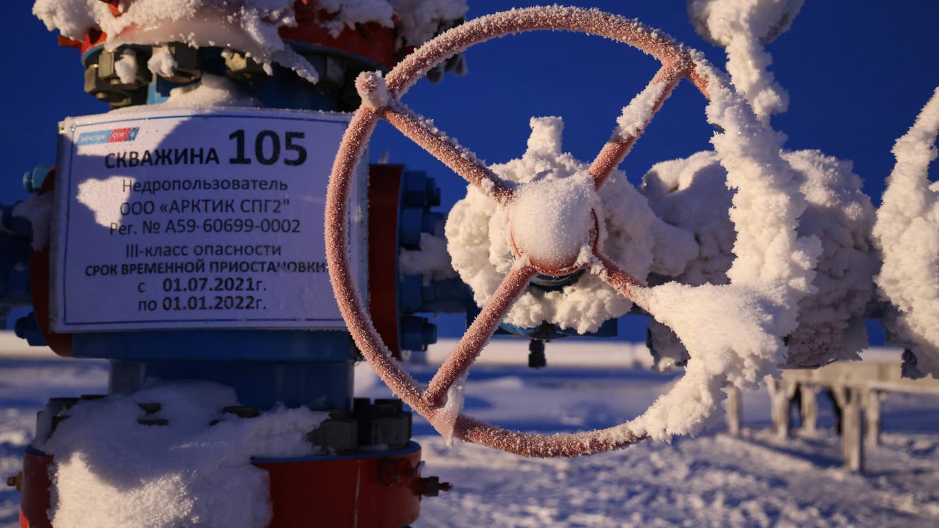 Zugefrorene Rohre an einer Anlage zur Erdgasverflüssigung im russischen Murmansk: "Brückentechnologie auf dem Weg zur Treibhausgasneutralität".