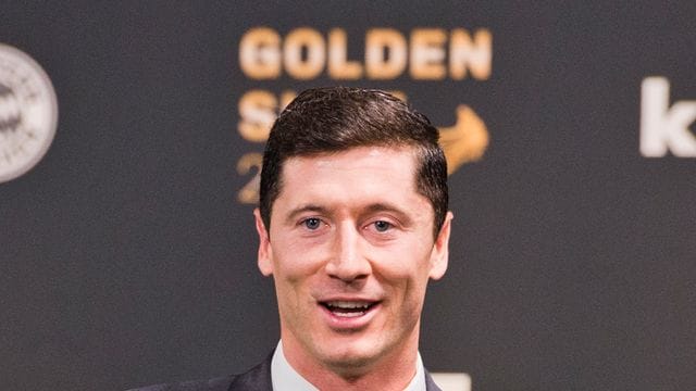 Torjäger Robert Lewandowski vom FC Bayern München ist von den Profis der Fußball-Bundesliga zum besten Spieler der Welt gewählt worden. Torjäger Robert Lewandowski vom FC Bayern München ist von den Profis der Fußball-Bundesliga zum besten Spieler der Welt gewählt worden.