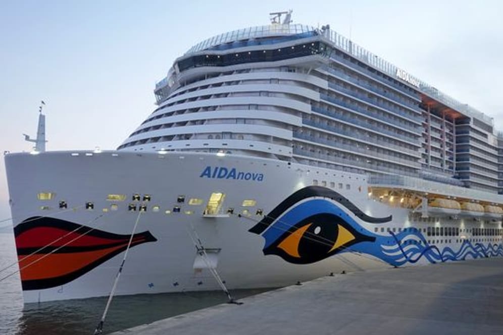 Die "Aida Nova" im Kreuzfahrtterminal am Hafen von Lissabon.