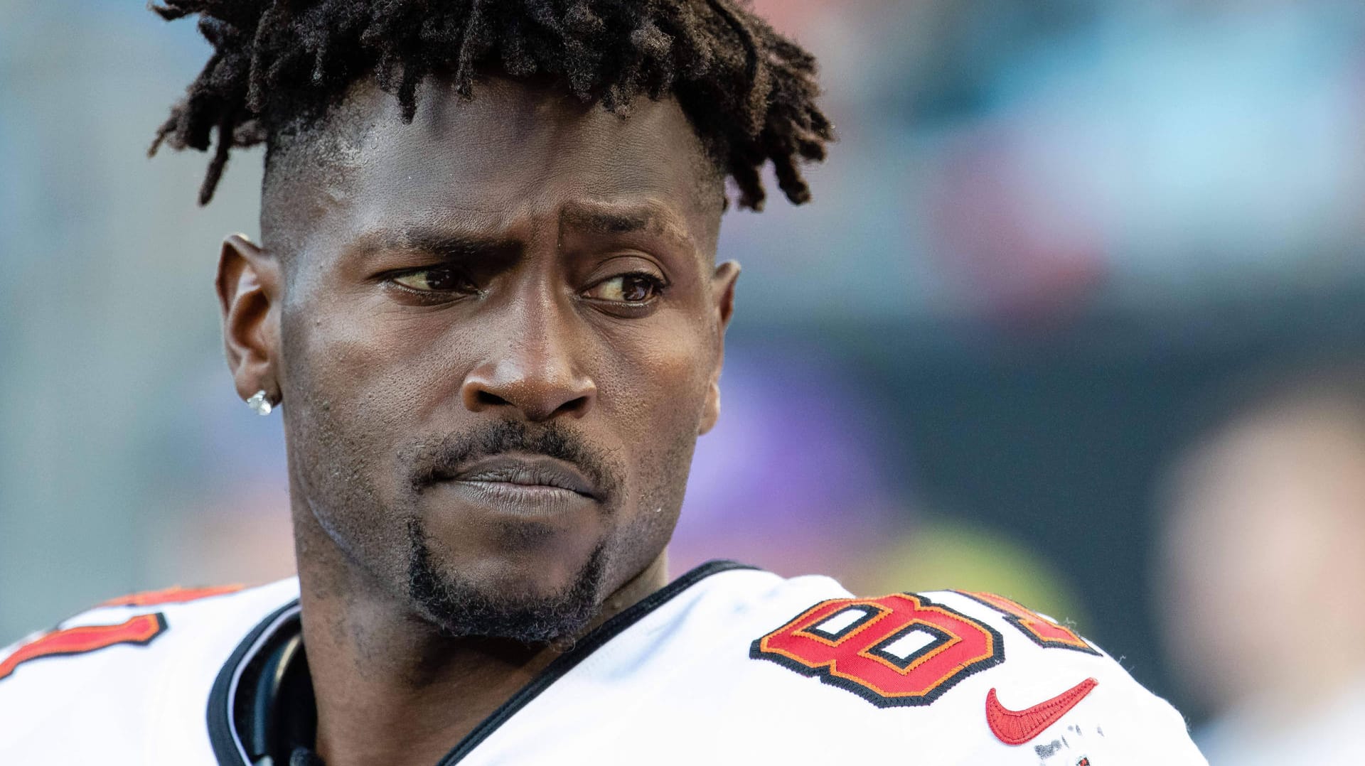 Antonio Brown: Der Wide Receiver verließ mitten im Spiel wütend das Feld. Antonio Brown: Der Wide Receiver verließ mitten im Spiel wütend das Feld.