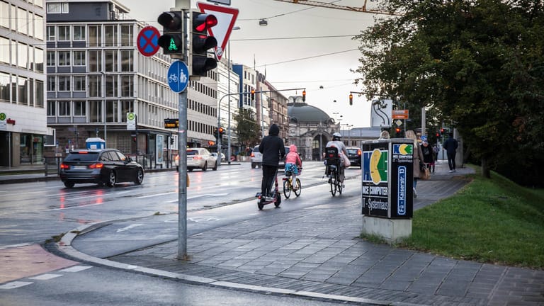 Fahrradweg in Nürnberg (Archivbild): Die Stadt will weiter in die Verbesserung der Radinfrastruktur investieren.