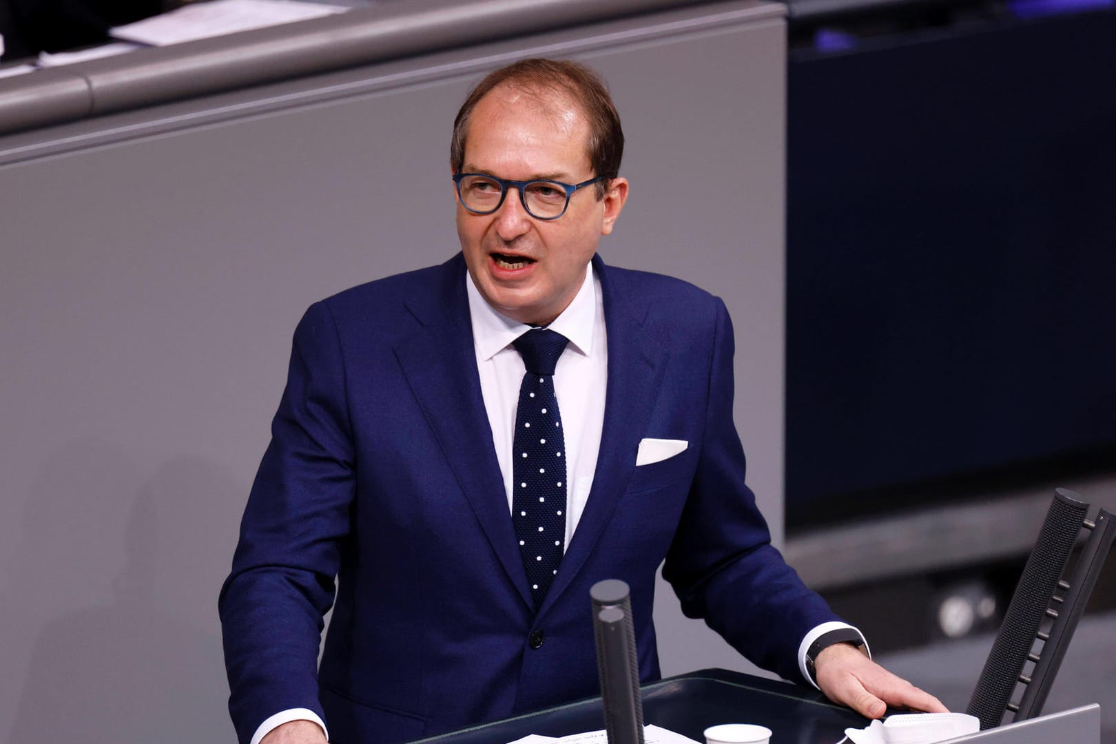 Alexander Dobrindt: Der Politiker war laut den Berichten zweifach geimpft und geboostert.