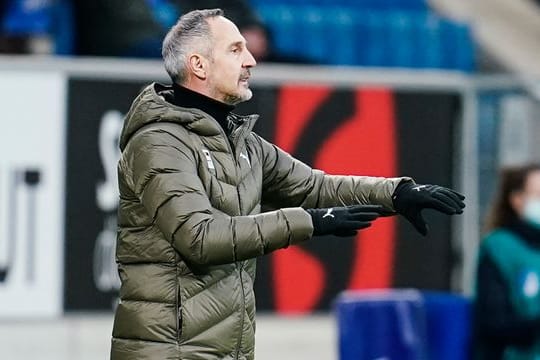 Will seinen Spielern das Reisen nicht verbieten: Gladbach-Coach Adi Hütter.