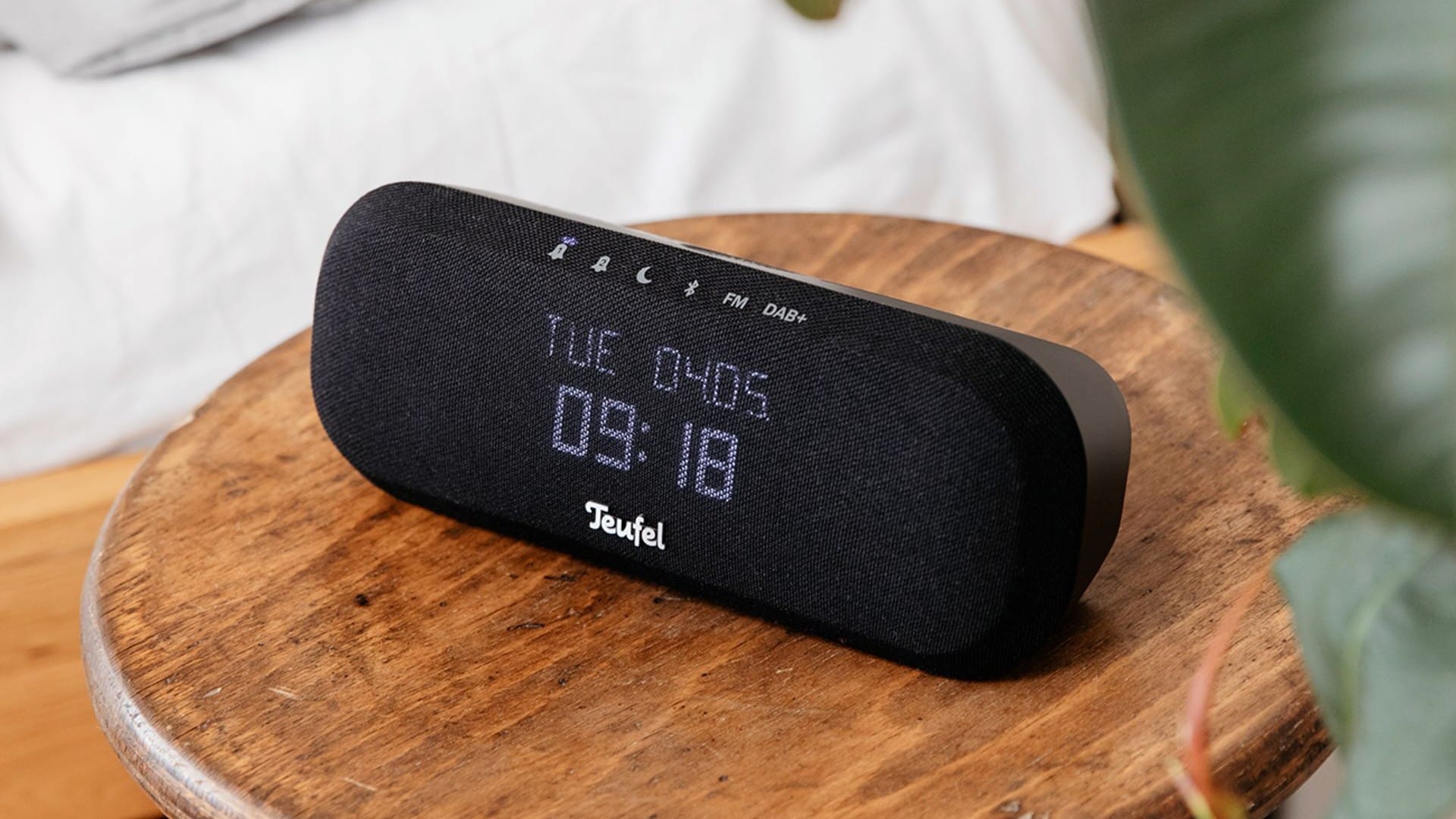 Das Radio One von Teufel ist ein Bluetooth-Lautsprecher, Radio und Wecker.