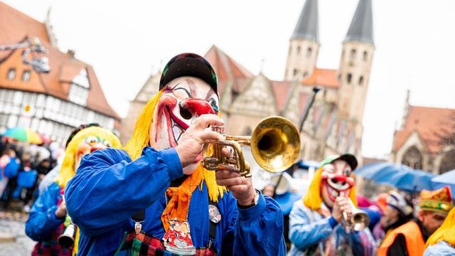 Der "Schoduvel" gilt als größter Karnevalsumzug in Norddeutschland. Der "Schoduvel" gilt als größter Karnevalsumzug in Norddeutschland.