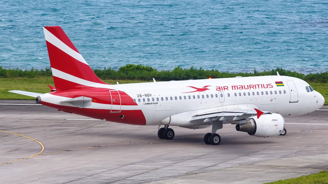 Air Mauritius (Archivbild): Auf der Flugzeugtoilette brachte die Frau ein Baby zur Welt.