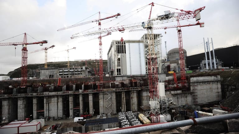 Baustelle des Atomkraftwerks Flamanville im Jahr 2009: Frühestens 2023 soll der Meiler mit einer Verspätung von elf Jahren ans Netz gehen.
