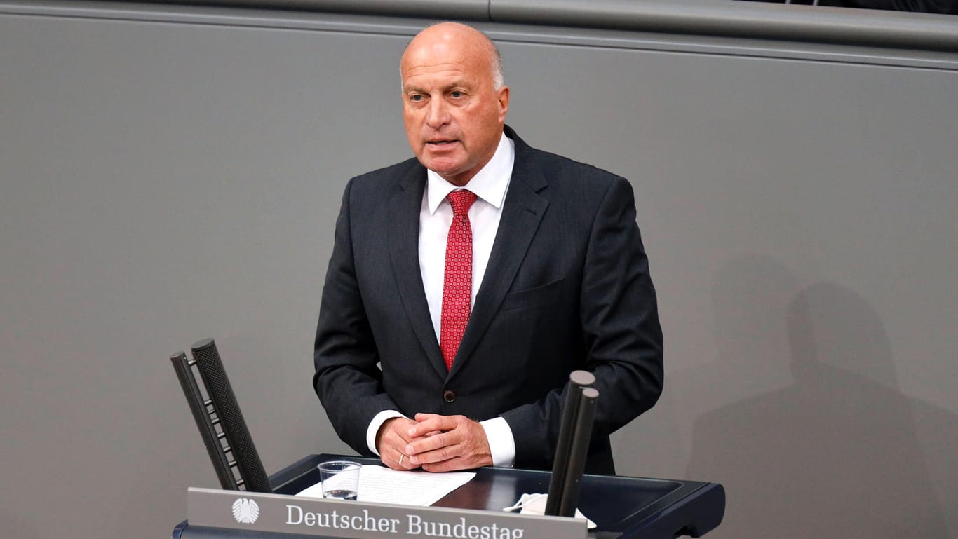 Rüdiger Lucassen während einer Sitzung des Bundestags (Archivbild): Der NRW-Landeschef der AfD erwartet weitere Austritte aus der Bundestagsfraktion.