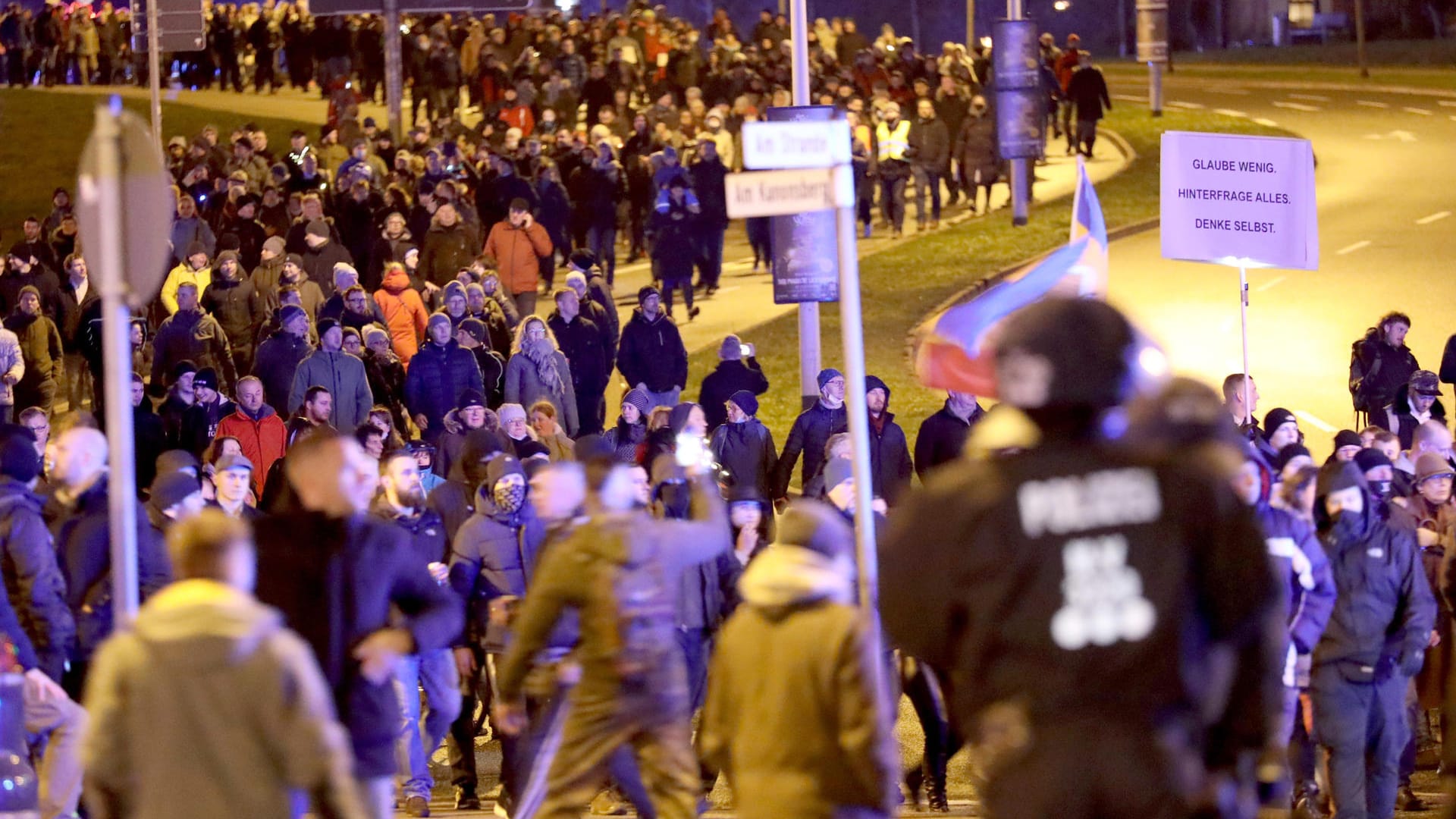Proteste in Rostock: Auch im neuen Jahr demonstrieren Menschen gegen die Corona-Politik.