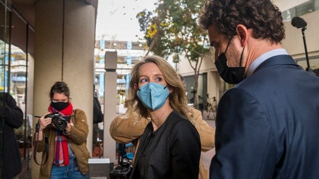 Elizabeth Holmes hatte mehrere hundert Millionen Dollar bei Investoren eingenommen. Elizabeth Holmes hatte mehrere hundert Millionen Dollar bei Investoren eingenommen.