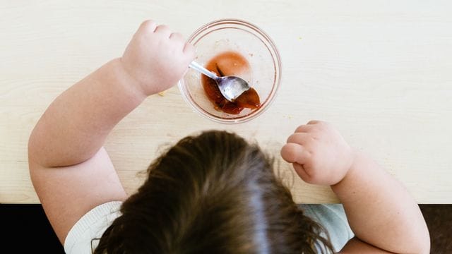 Übergewicht: Kinder reagieren auf ihre Umwelt und können wenig gegen Übergewicht tun – umso mehr sind die Eltern gefordert.