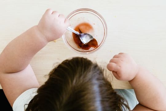 Übergewicht: Kinder reagieren auf ihre Umwelt und können wenig gegen Übergewicht tun – umso mehr sind die Eltern gefordert.