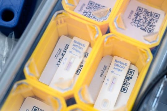Der Anteil der Omikron-Fälle in Deutschland steigt.